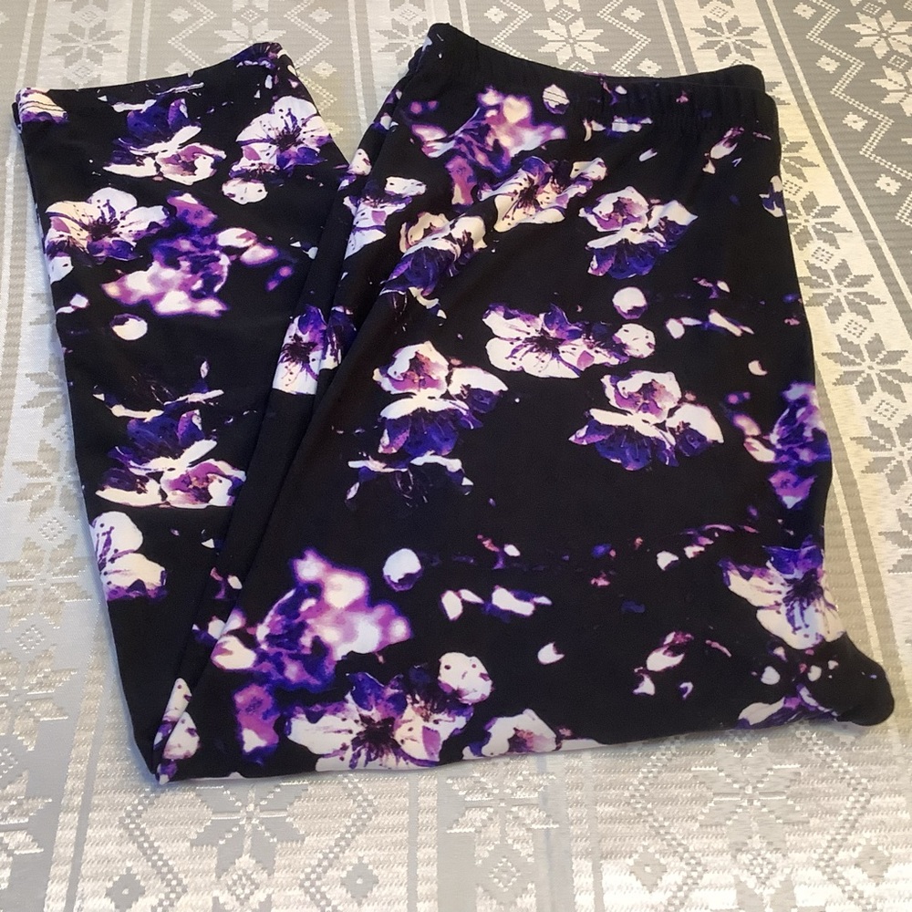 Leggings Capris Cropped Women’s 3X-5X Elastic Waistband Nighttime Floral